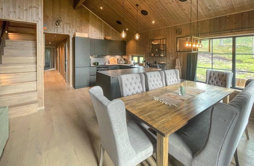 Grondalen House | Nice home in Trysil with house a mountain view