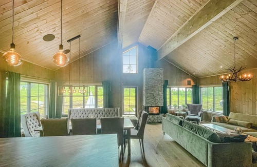 Grondalen House | Nice home in Trysil with house a mountain view