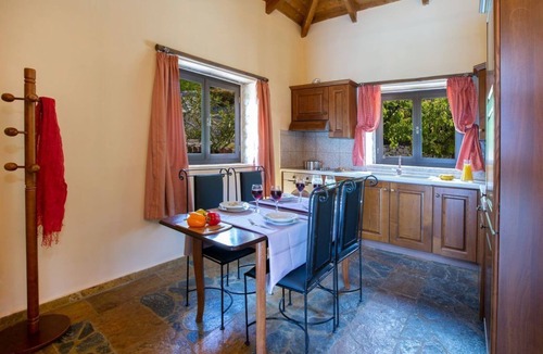 Lefkas House | Nice House in Apollonii with Private Pool