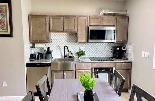 Buffalo House | Nice house with king bed 25min to Niagara falls