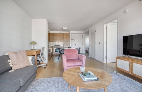 Lower East Side Apartment | Nice LES 2BR w/Doorman, Gym, Outdoor Space & Elevator, by Blueground