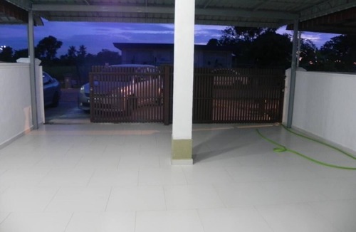 Taman Gadong Perdana House | Nice Modern Design House (For 8 person)