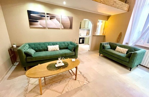 Carabacel Apartment | Nice Old Town 3BR Duplex - AC, Easy Check-in, Cathedral Area