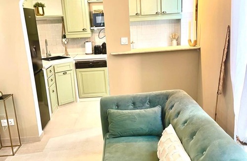 Carabacel Apartment | Nice Old Town 3BR Duplex - AC, Easy Check-in, Cathedral Area