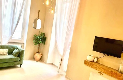 Carabacel Apartment | Nice Old Town 3BR Duplex - AC, Easy Check-in, Cathedral Area