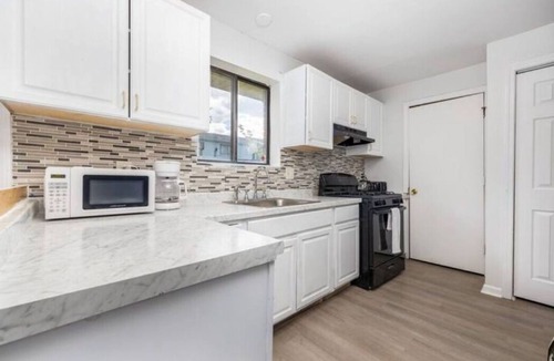 Hartford Condo | Nice Private Condo in Hartford