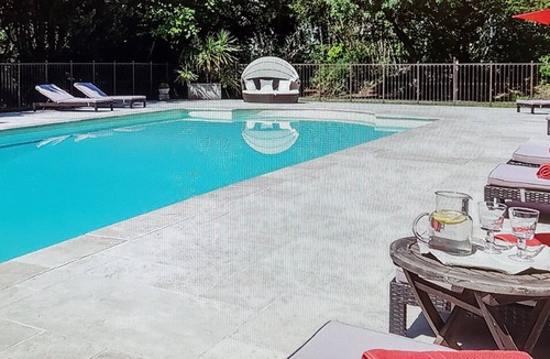 Grans House | NICE PROVENCALE HOUSE 4 pers country garden swimming pool SPA playground