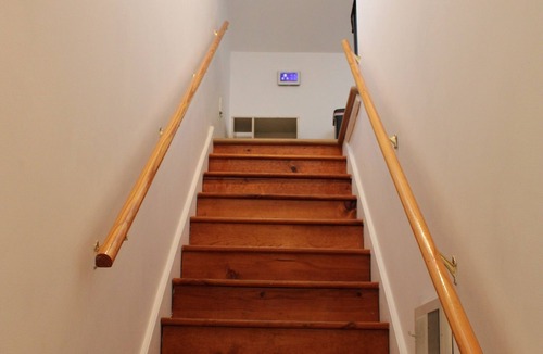 Mapleton/Fall Creek Cottage | Nice quiet 1 bedroom Queen bed Carriage House in historic neighborhood.