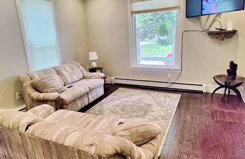 Olathe House | Nice quiet and safe place to stay you will enjoy, nice enclosed porch