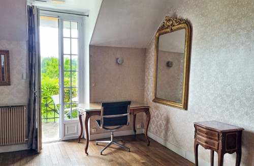 Avon Apartment | Nice, quiet apartment, train station 5 minutes away, ideal for families and groups of friends!