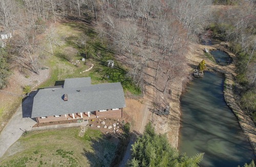 Union Mills House | Nice quiet keyless entry home just 25 min to Lake Lure & Chimney Rock with barn