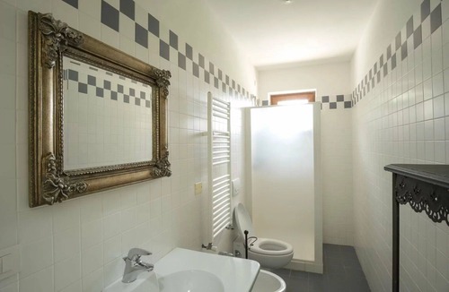 Agello Bed & Breakfast | Nice room for 2 guests with WIFI, A/C, pool, TV, veranda and pets allowed, close to Perugia