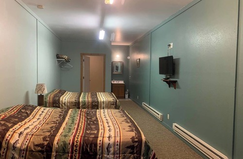 Agency Village Hotel | Nice room with private entrance in charming Claire City