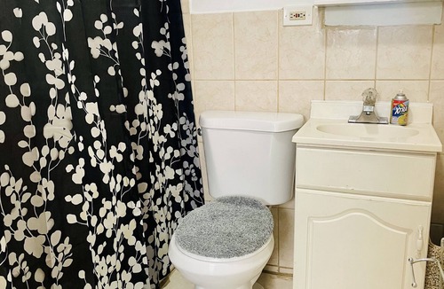 Allentown Cabin | Nice spacious cozy room by center city allentown