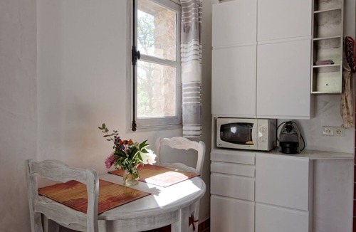 Signes Apartment | Nice studio 1 pool, terrace overlooking vineyards, quiet and comfortable