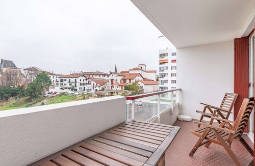 Hendaye Apartment | Nice studio downtown with parking, pets allowed
