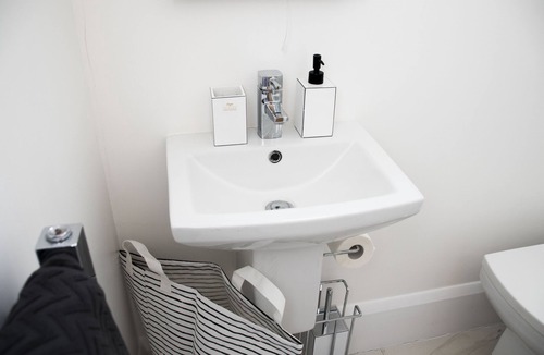 St. Helen's Apartment | Nice Studio Flat Close to Hyde Park