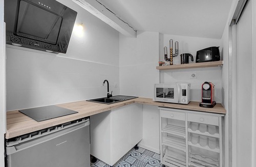 Marengo - Jolimont Apartment | Nice studio under the roof ideal for 2 in Toulouse