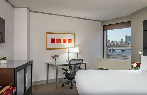 East Cambridge Hotel | Nice Unit w/Balcony | Outside River Views