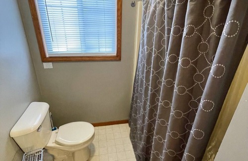 Thompsonville Condo | Nicely Appointed 2 Bedroom ~Less Than 1 Mi to Crystal Mtn
