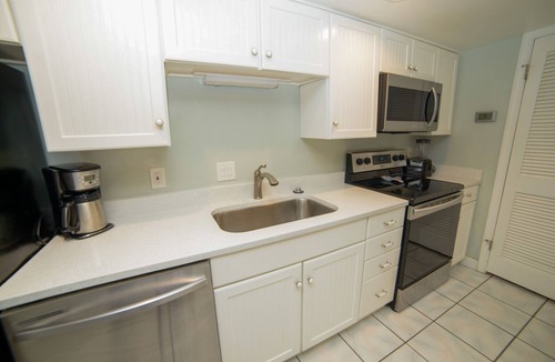 Bel Air Condo | Nicely Updated Beachfront 2BR (Sleeps 8) With ocean view and convenient parking.