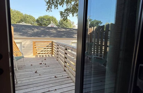 Near South House | Nicely updated 3 Bedroom Condo with free parking