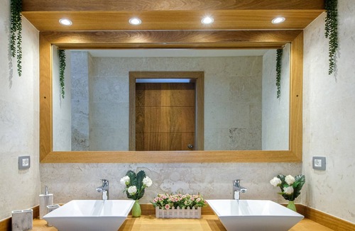 La Iglesia Hotel | Nicole ApartHotel