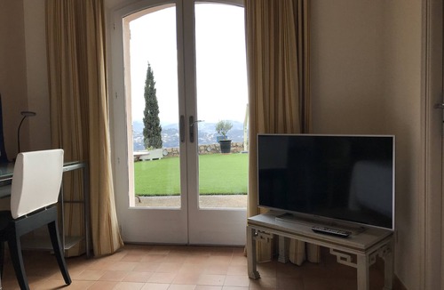 Cabris Apartment | Nid D'aigle - Chambre Avec vue à 180° sur la mer le Tanneron et de L'estérel