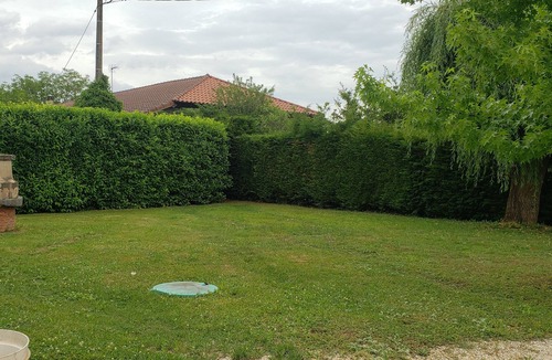 Foissiat Apartment | Nid Douillet Dans une Ferme Bressane