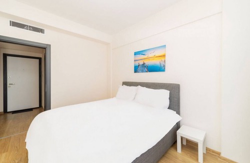 Kepez Apartment | Nifty Flat with Shared Pool in Kepez