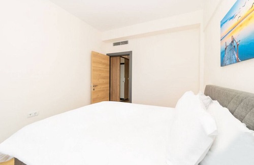 Kepez Apartment | Nifty Flat with Shared Pool in Kepez
