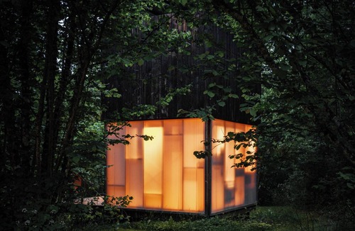 Manzat Cabin | Night Facing the Volcanoes