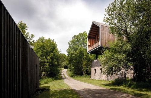 Manzat Cabin | Night Facing the Volcanoes