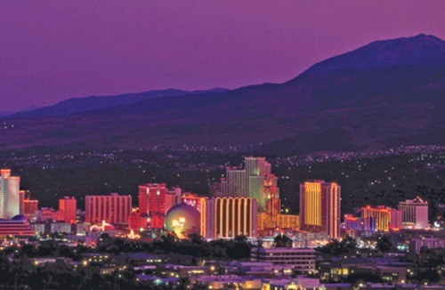 Downtown Reno Resort | Night life & Outdoor fun galore !