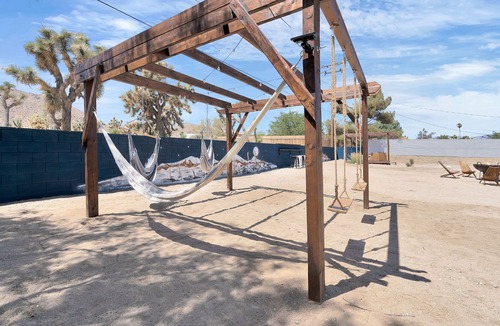 Joshua Tree House | Night Sky | Office | Games | Yoga | 10 Min to Park