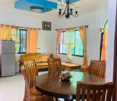 Cabadbaran House | Niknik