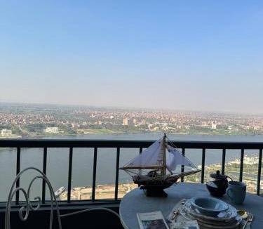Maadi Apartment | nile & pyramid view Fancy Othman Khan