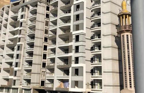 Cairo Apartment | Nile & Pyramids