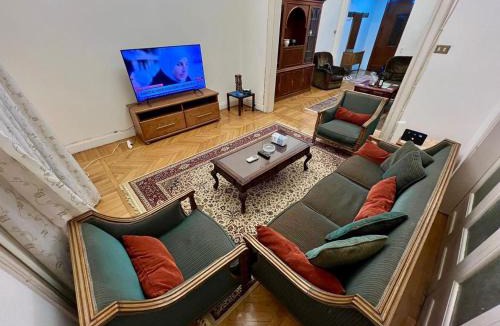 Al Duqqi Apartment | Nile View 1950s spacious apartment - Giza
