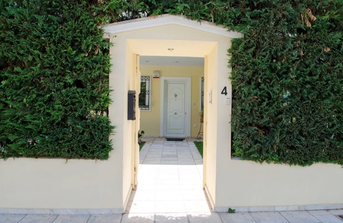 Penteli Villa | NINA APARTMENT PENTEL! History in a name!