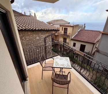 Castelmola Apartment | Nina Studio Apartment