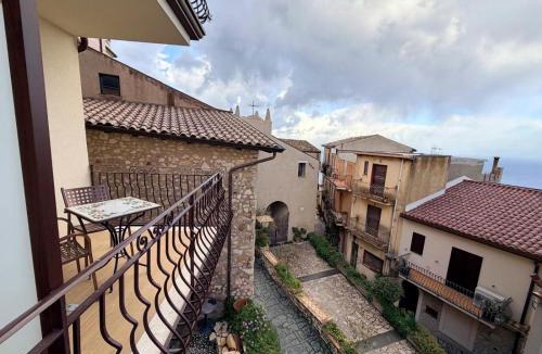 Castelmola Apartment | Nina Studio Apartment