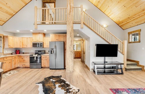 Bigfork Cabin | Nine cabins in a scenic, tranquil community - ideal for reunions & retreats