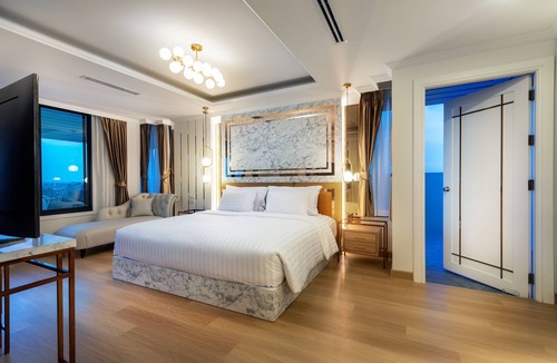 Ban Pong Hotel | Nine River Hotel