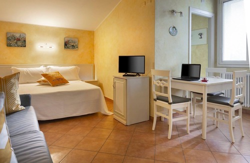 Scandiano Apartment | Ninfea studio apartment in a farmhouse with a large park
