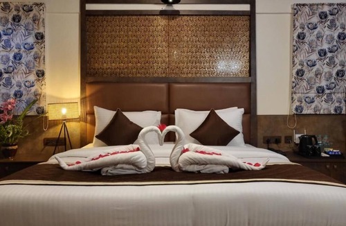 Electronics City Resort | Nirantara Resort & Spa