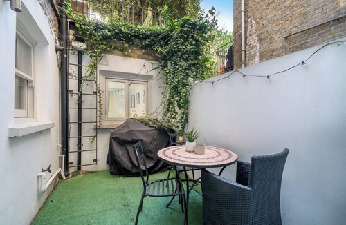 Redcliffe Apartment | Niru Experience Hidden Gem In Chelsea 2BD 2BA