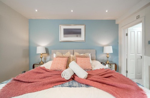 Redcliffe Apartment | Niru Experience Hidden Gem In Chelsea 2BD 2BA