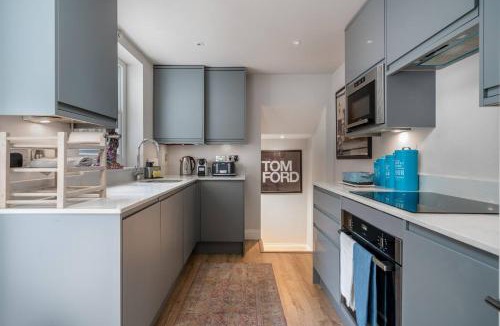 Redcliffe Apartment | Niru Experience Hidden Secret 2BD 2BA