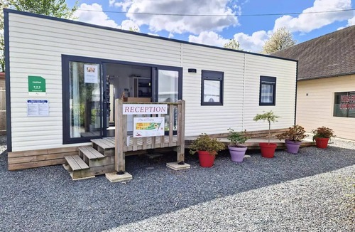 Balleroy House | Nirvana 4-Bedroom Mobile Home - 40 m² + Semi-Covered Terrace, Sleeps 8